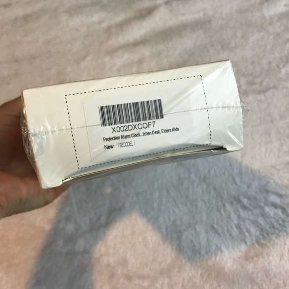 Projection Alarm Clock with USB Charger (CR1001F) New Sealed - Picture 9 of 11